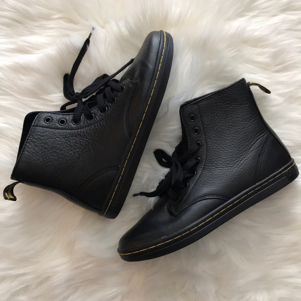 NWOT | Dr. Martens Leyton Leather Casual Boots